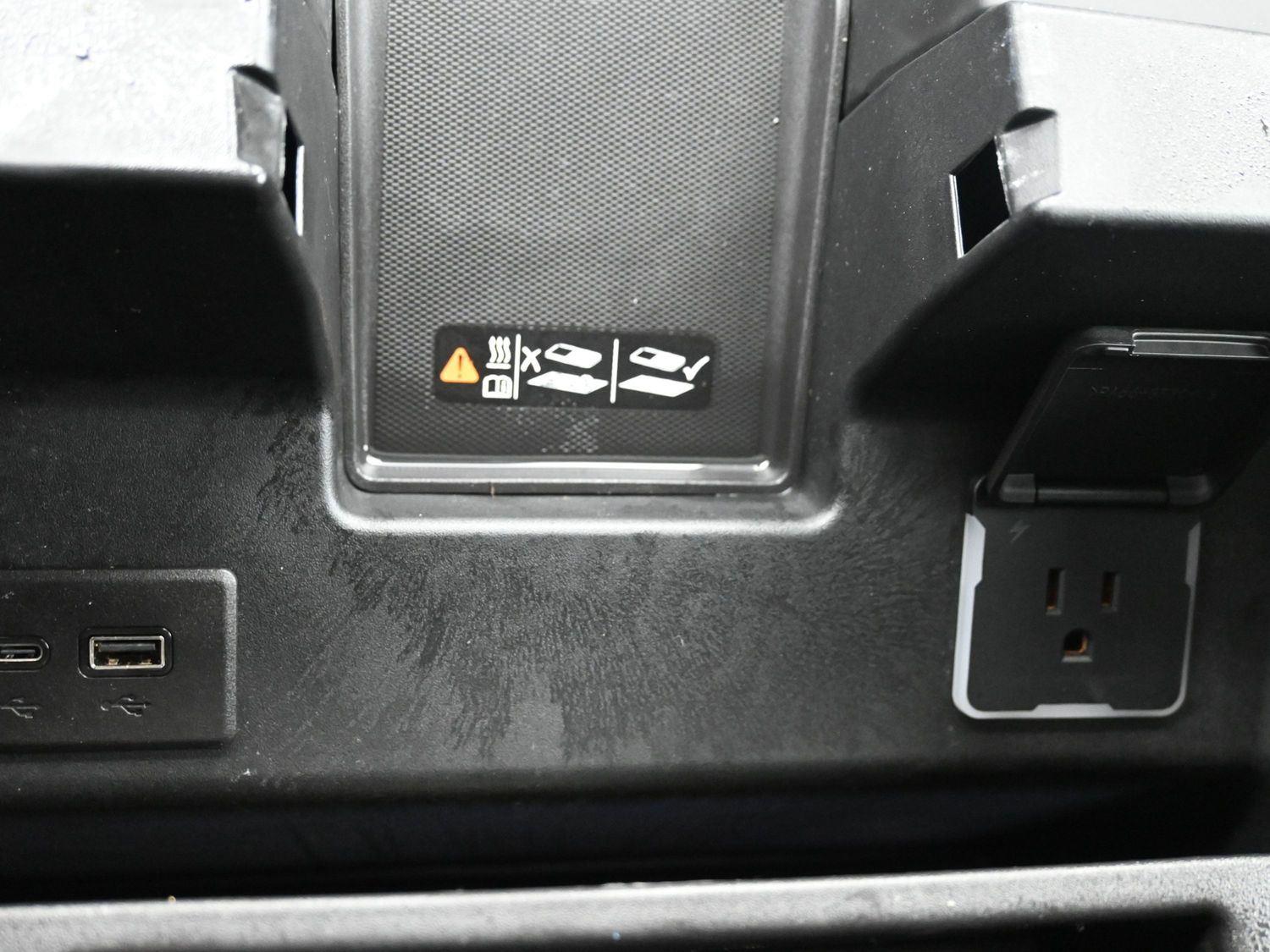 Used 2024 Onyx Black GMC Denali image 38