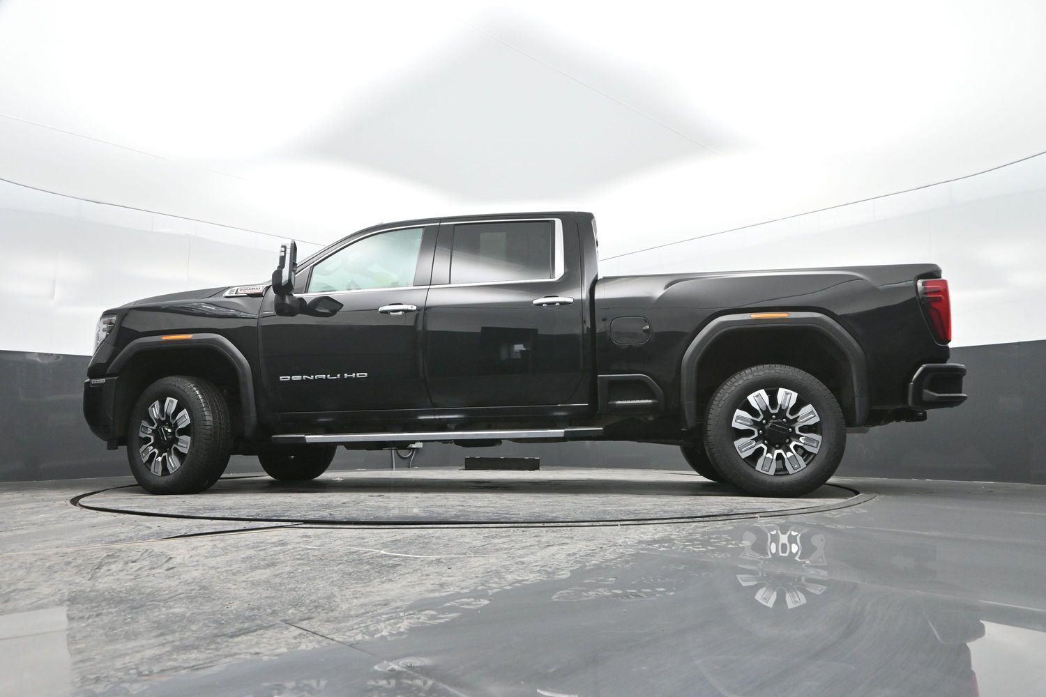 Used 2024 Onyx Black GMC Denali image 41