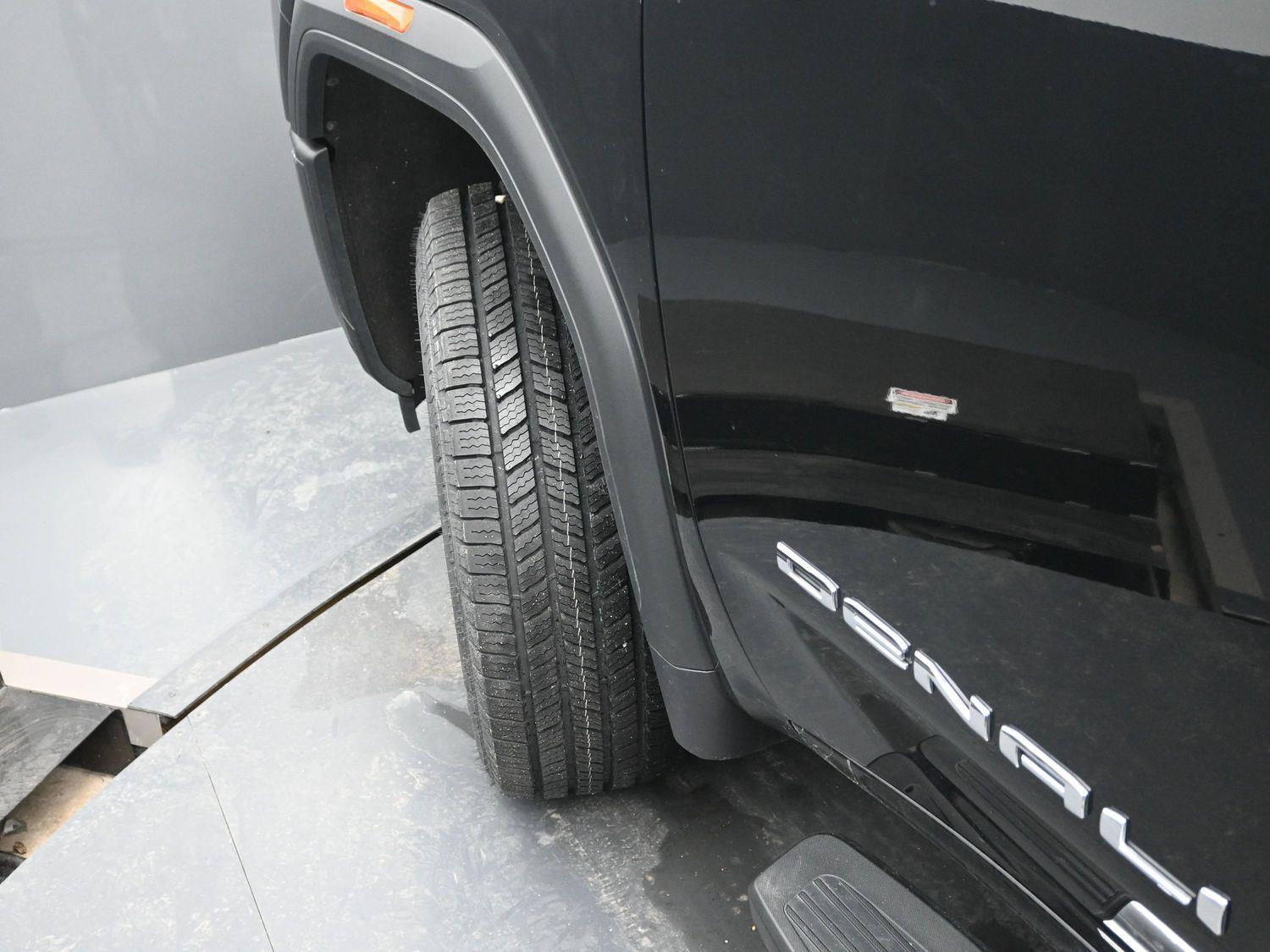 Used 2024 Onyx Black GMC Denali image 5