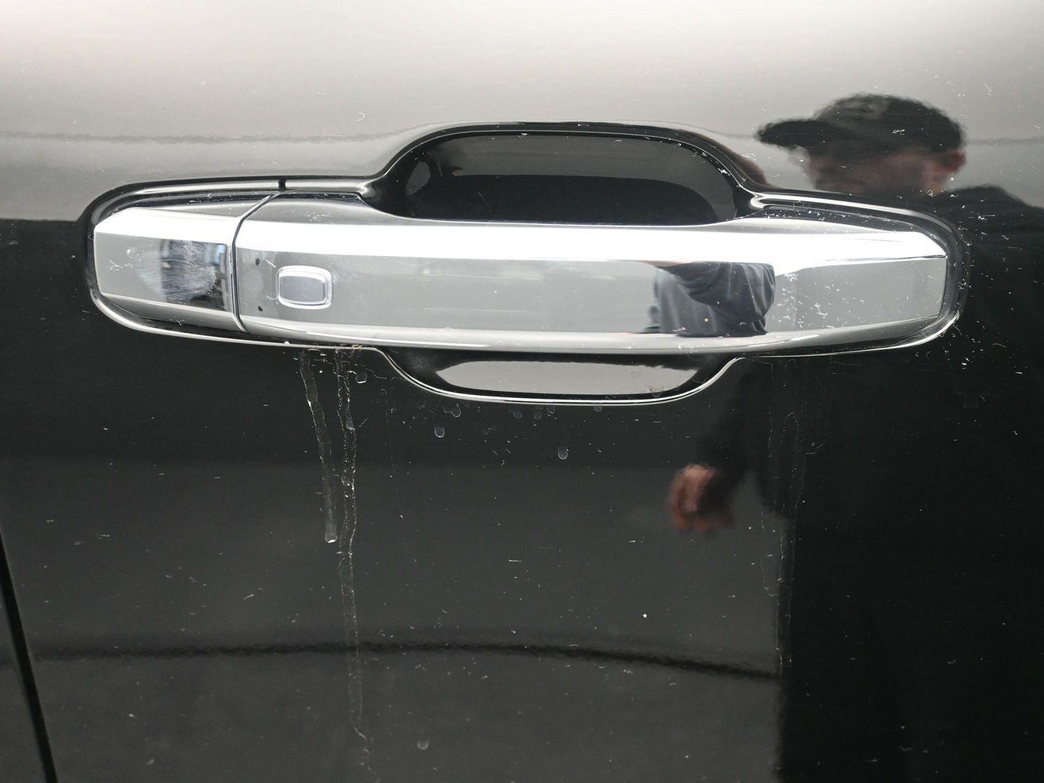 Used 2024 Onyx Black GMC Denali image 8