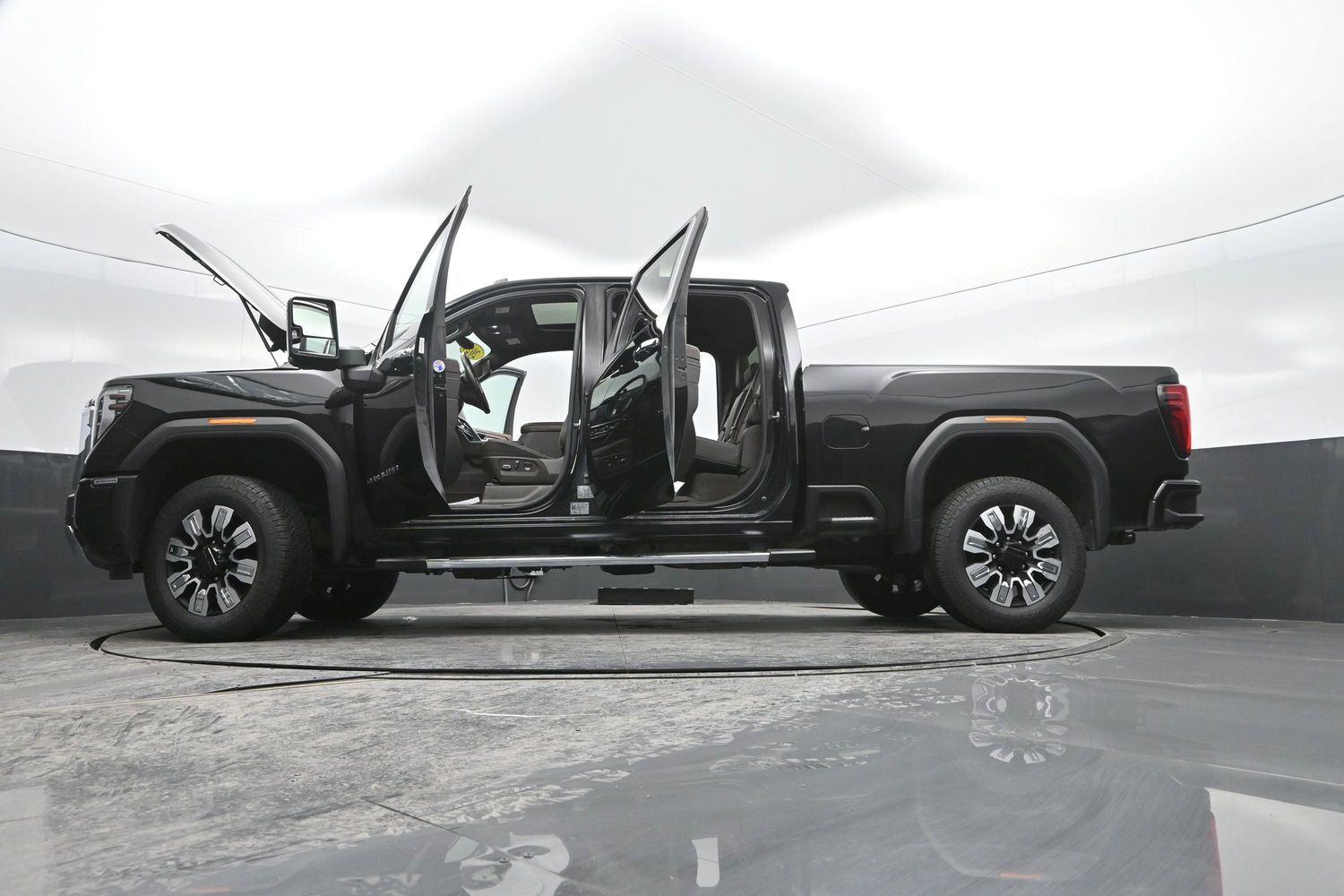 Used 2024 Onyx Black GMC Denali image 58