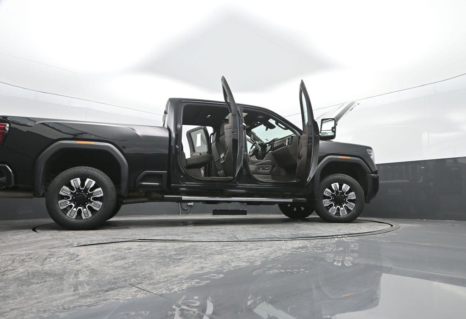 Used 2024 Onyx Black GMC Denali image 59