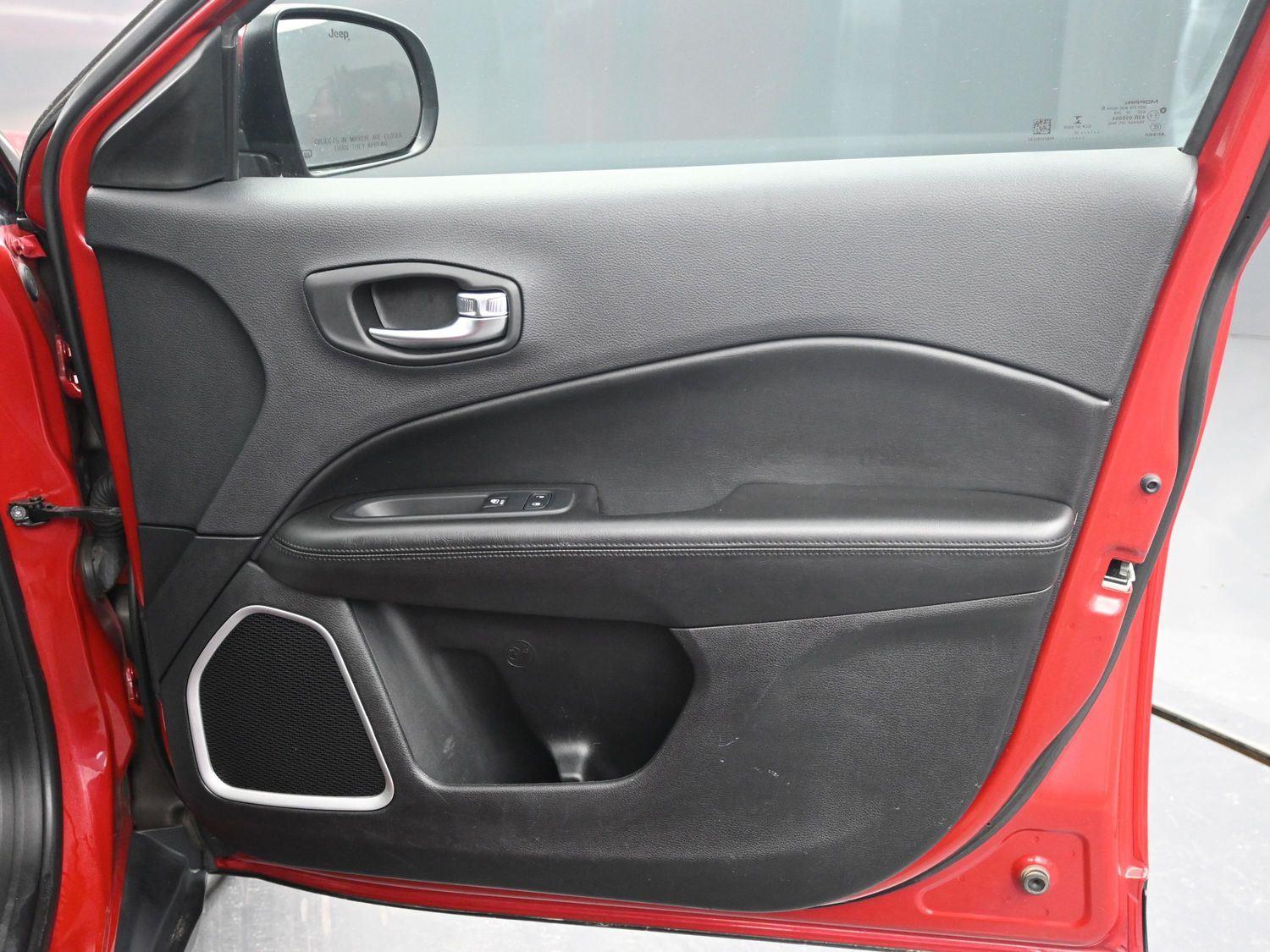 Used 2019 Redline Pearlcoat Jeep Altitude image 8