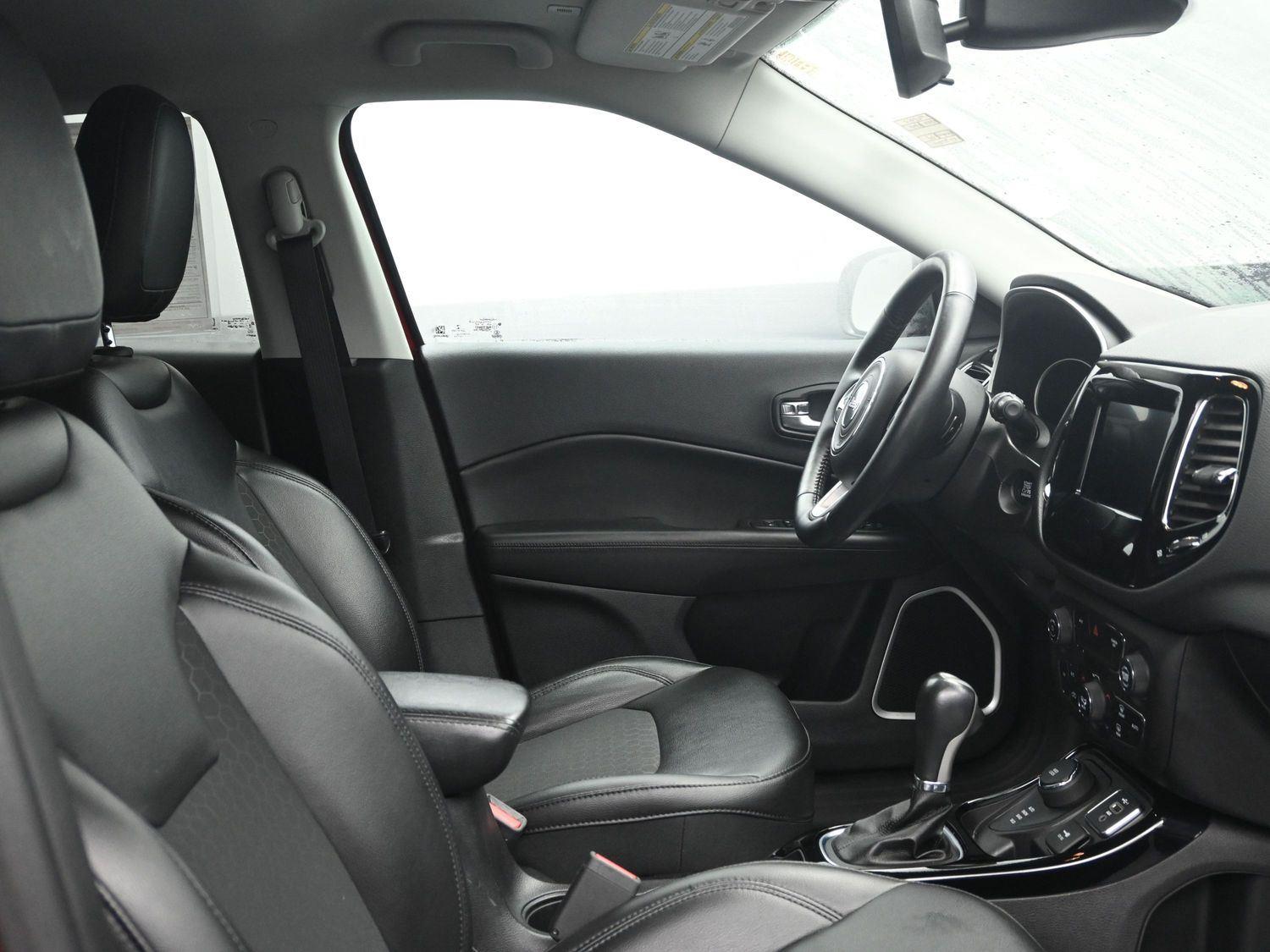 Used 2019 Redline Pearlcoat Jeep Altitude image 9