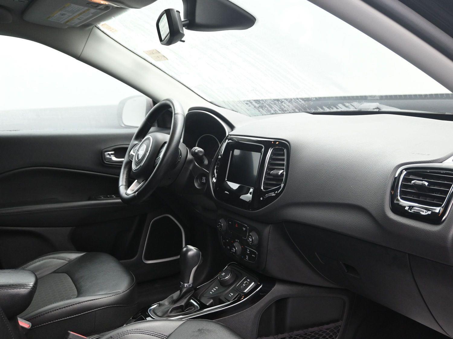 Used 2019 Redline Pearlcoat Jeep Altitude image 10