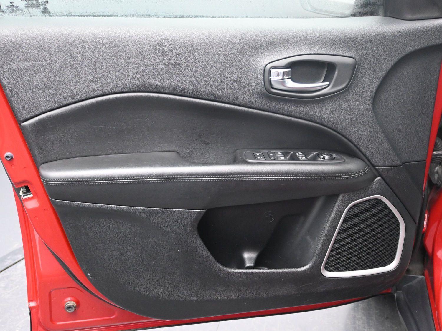 Used 2019 Redline Pearlcoat Jeep Altitude image 15