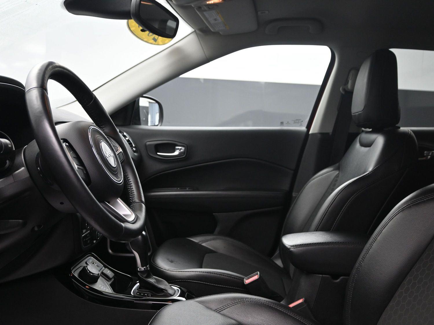 Used 2019 Redline Pearlcoat Jeep Altitude image 16