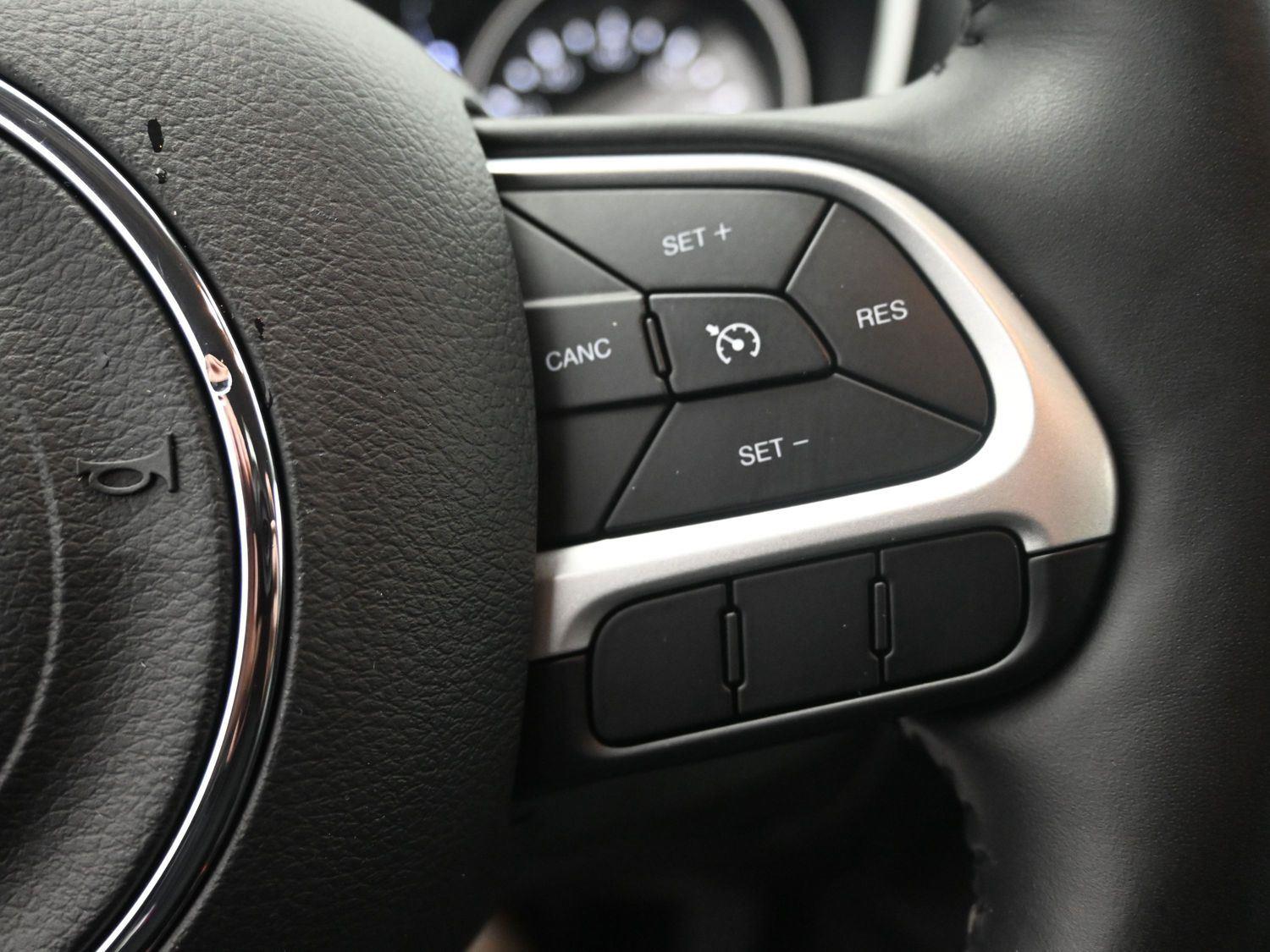 Used 2019 Redline Pearlcoat Jeep Altitude image 19