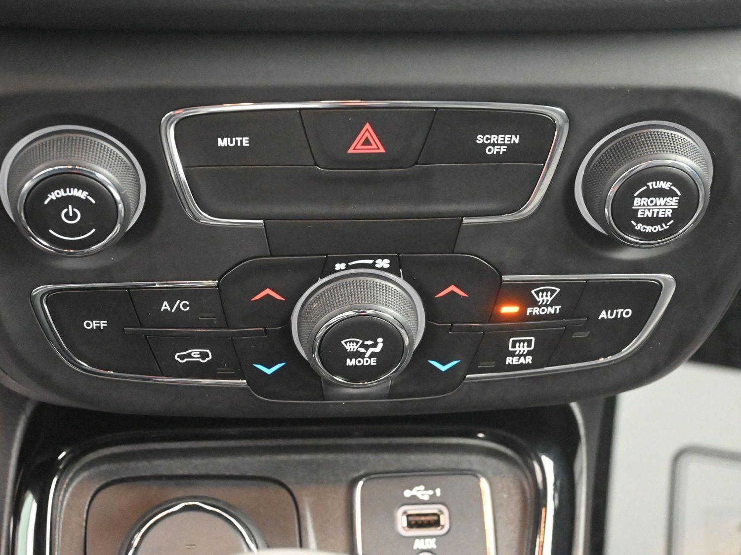 Used 2019 Redline Pearlcoat Jeep Altitude image 24