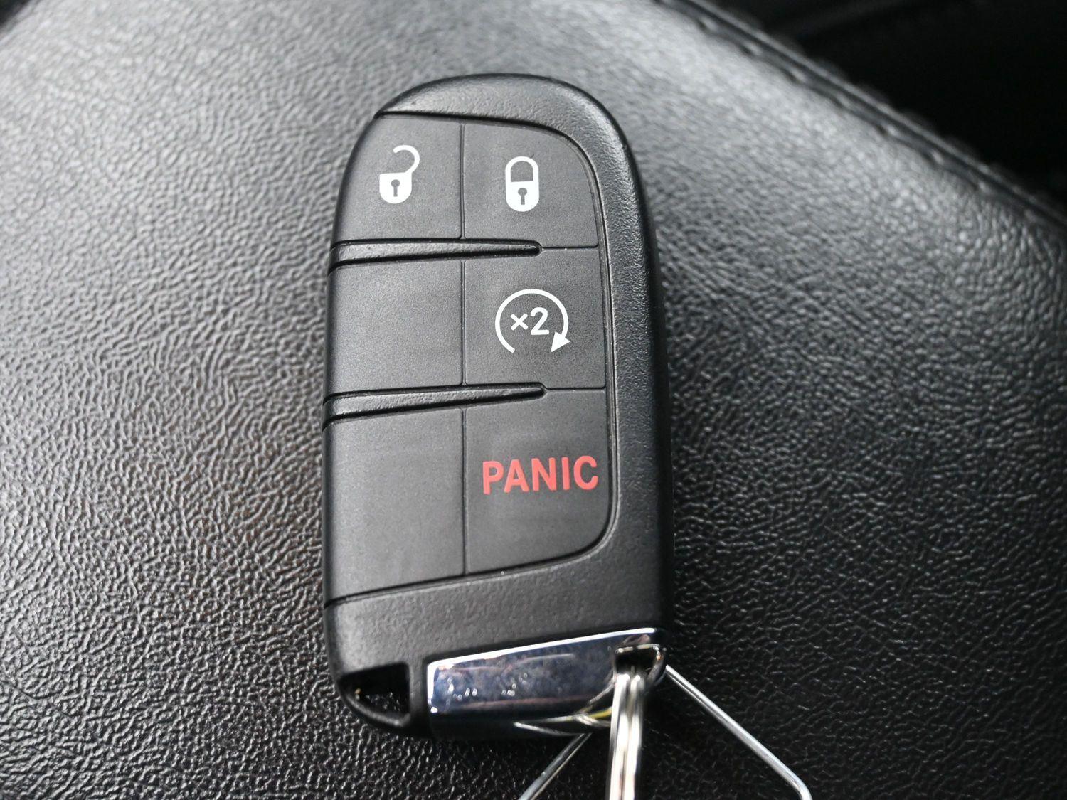 Used 2019 Redline Pearlcoat Jeep Altitude image 26