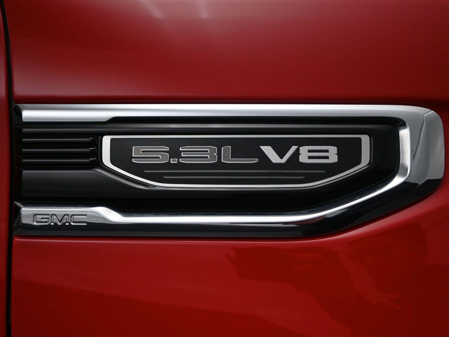 Used 2024 Onyx Black GMC SLE image 6