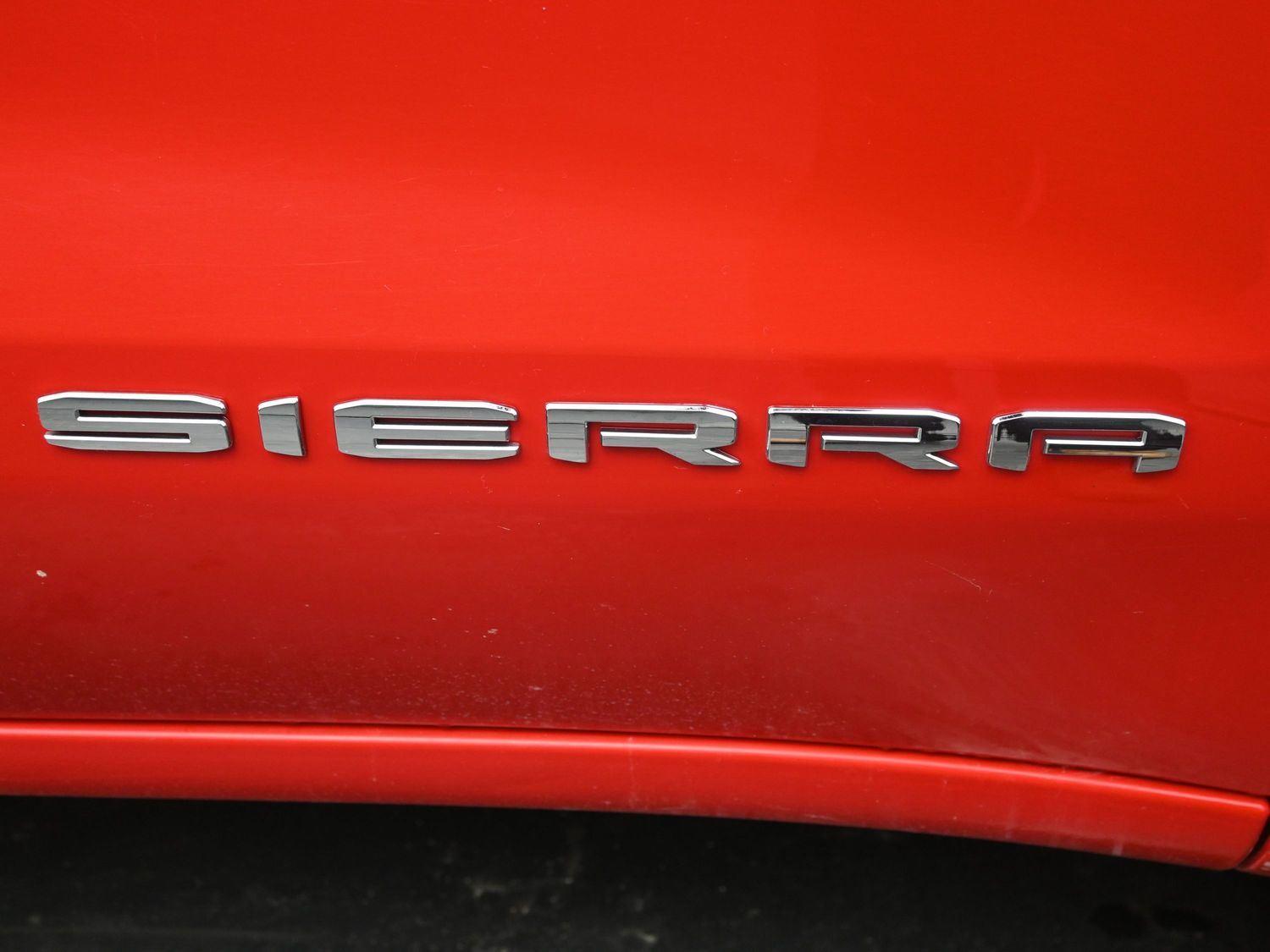 Used 2024 Onyx Black GMC SLE image 7