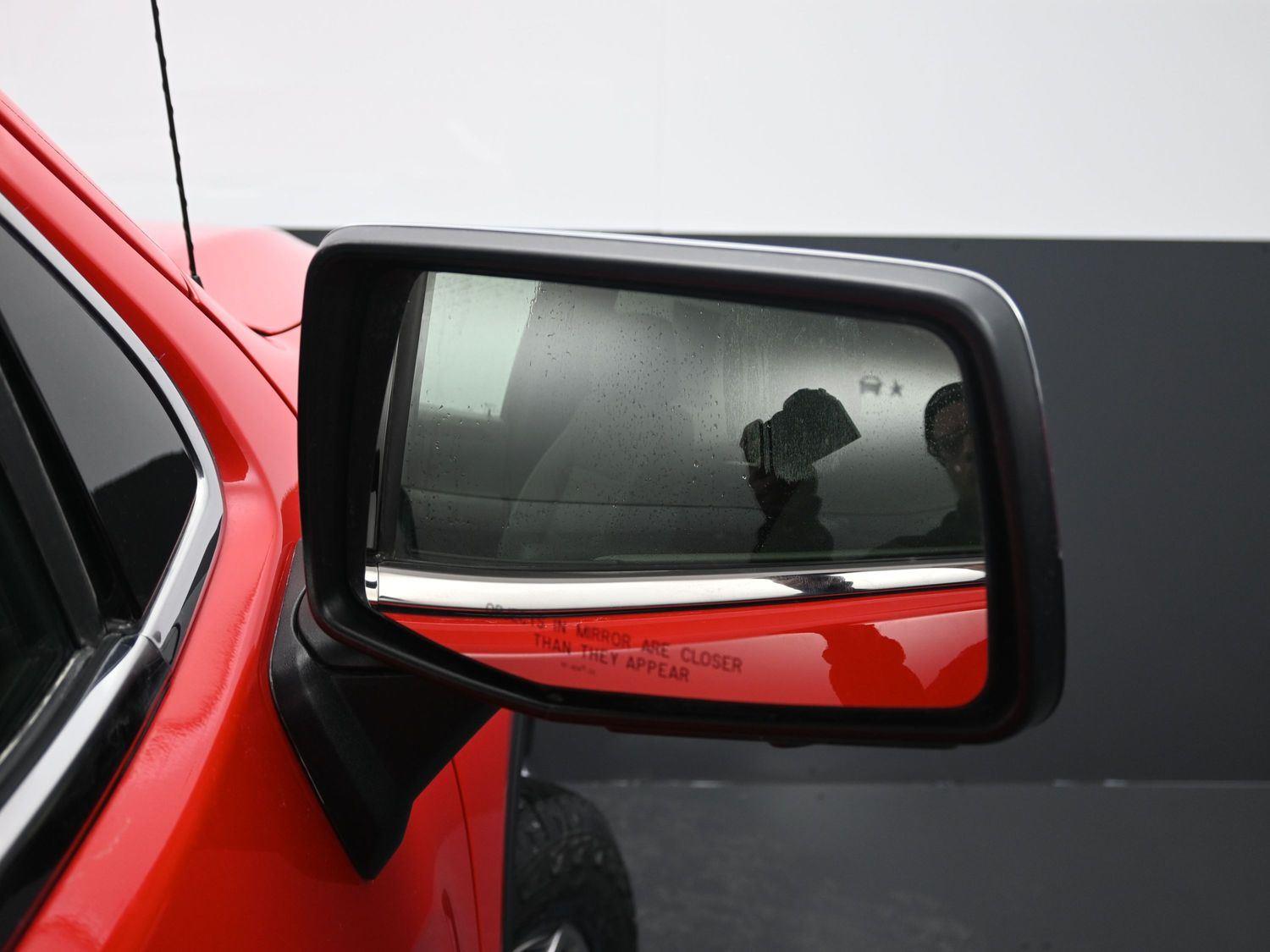 Used 2024 Onyx Black GMC SLE image 9