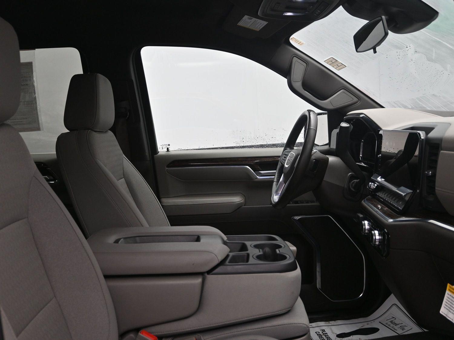 Used 2024 Onyx Black GMC SLE image 11