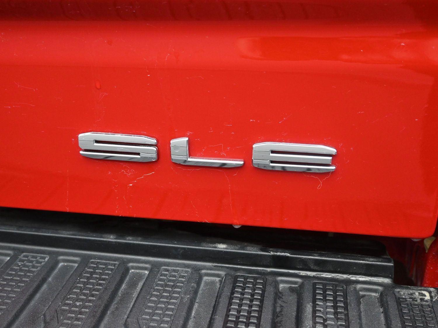 Used 2024 Onyx Black GMC SLE image 16