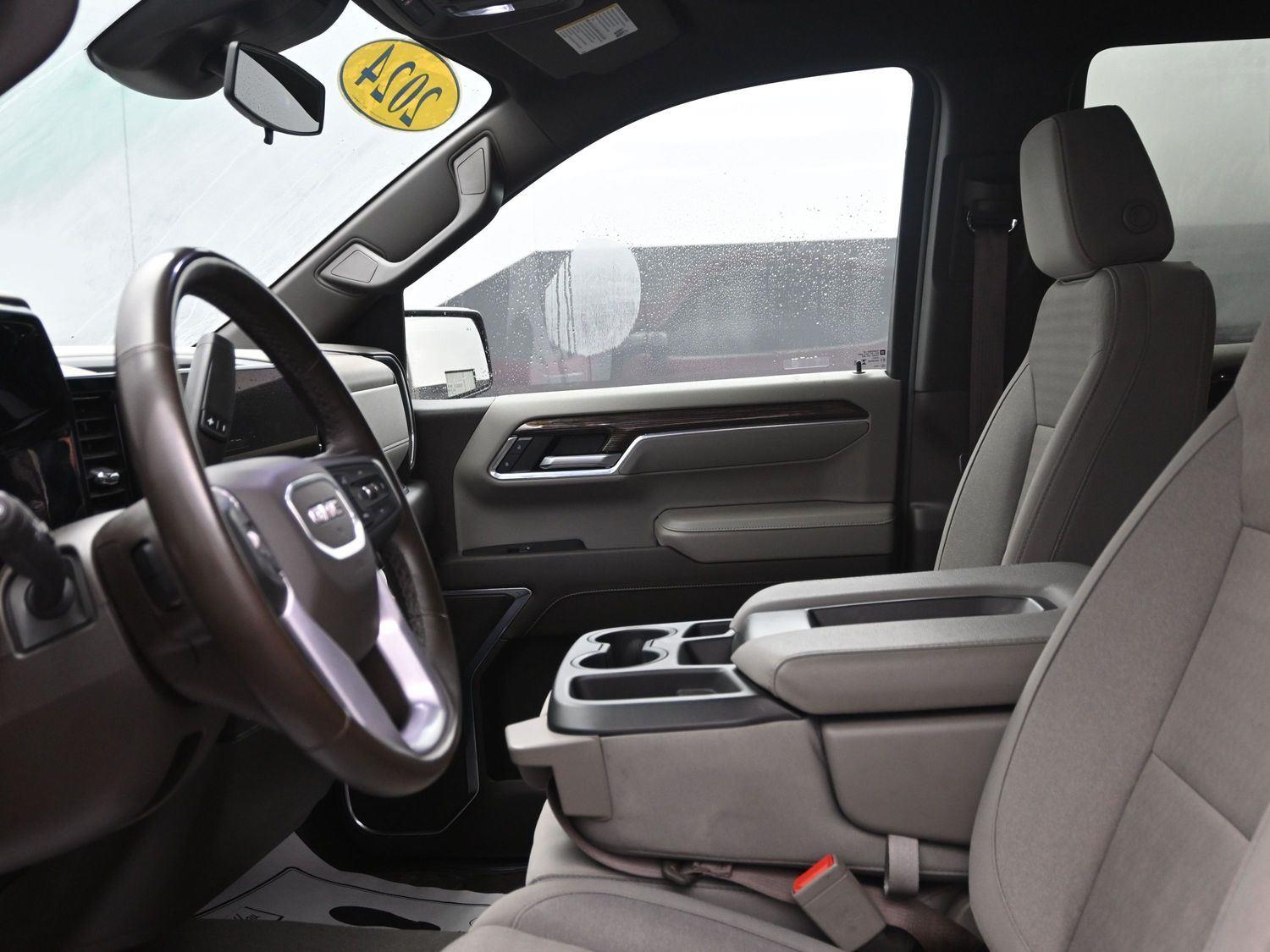 Used 2024 Onyx Black GMC SLE image 21