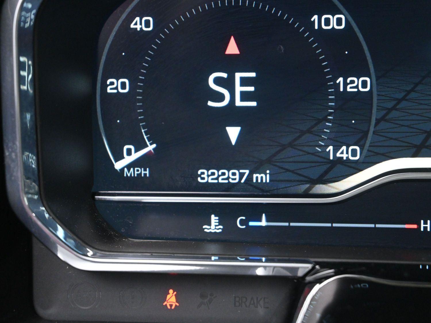 Used 2024 Onyx Black GMC SLE image 27