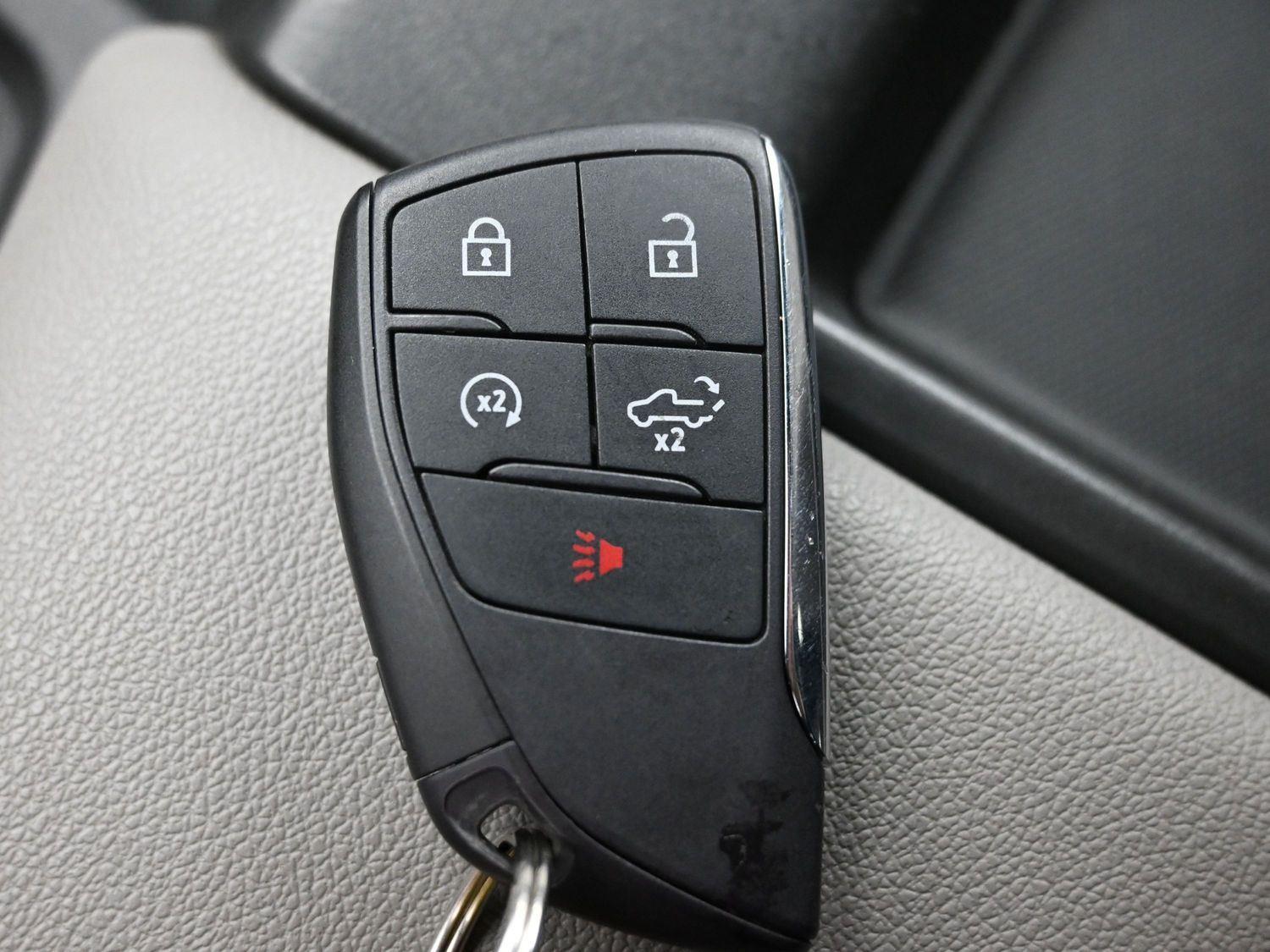 Used 2024 Onyx Black GMC SLE image 32