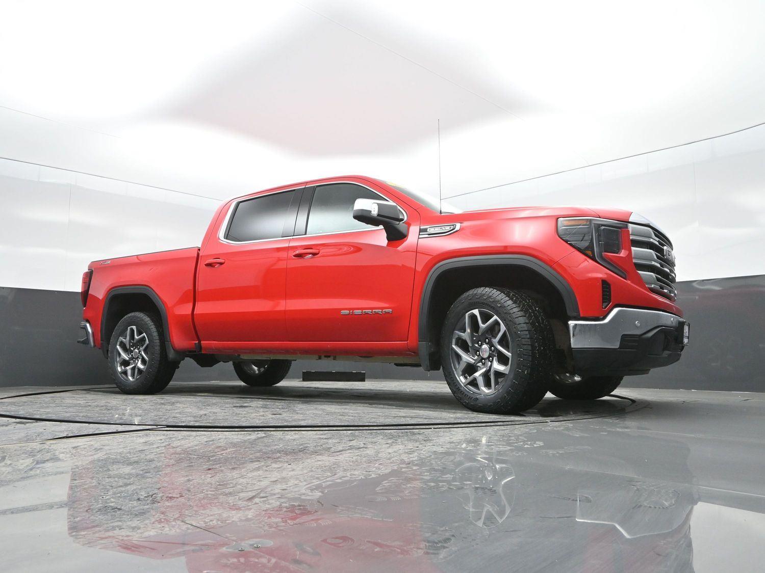 Used 2024 Onyx Black GMC SLE image 35