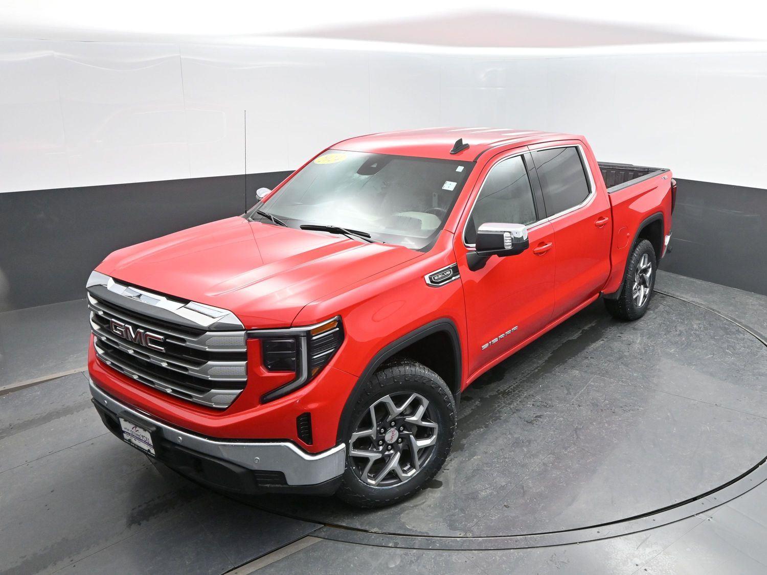 Used 2024 Onyx Black GMC SLE image 36