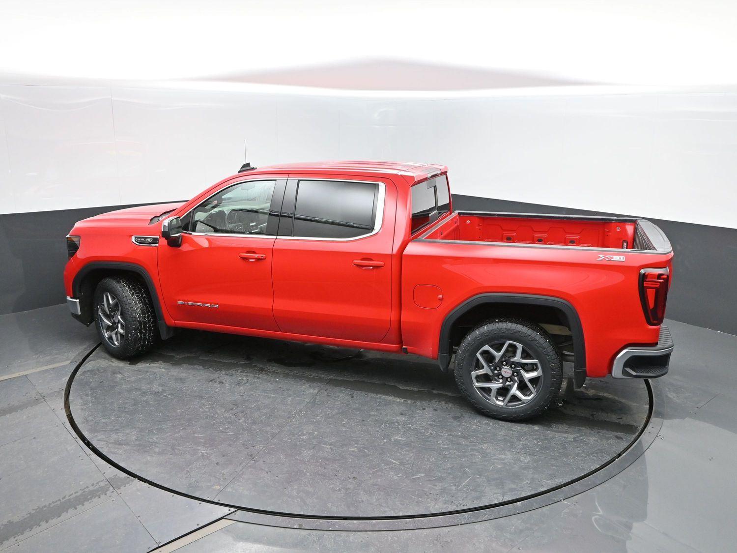 Used 2024 Onyx Black GMC SLE image 37