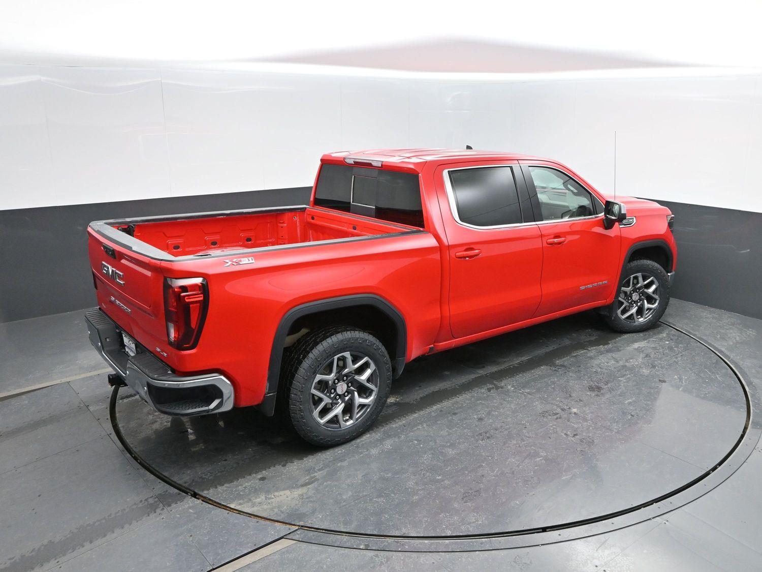 Used 2024 Onyx Black GMC SLE image 38