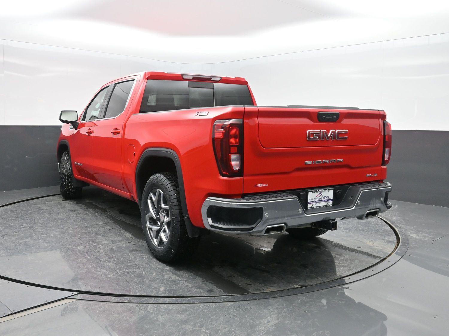 Used 2024 Onyx Black GMC SLE image 43