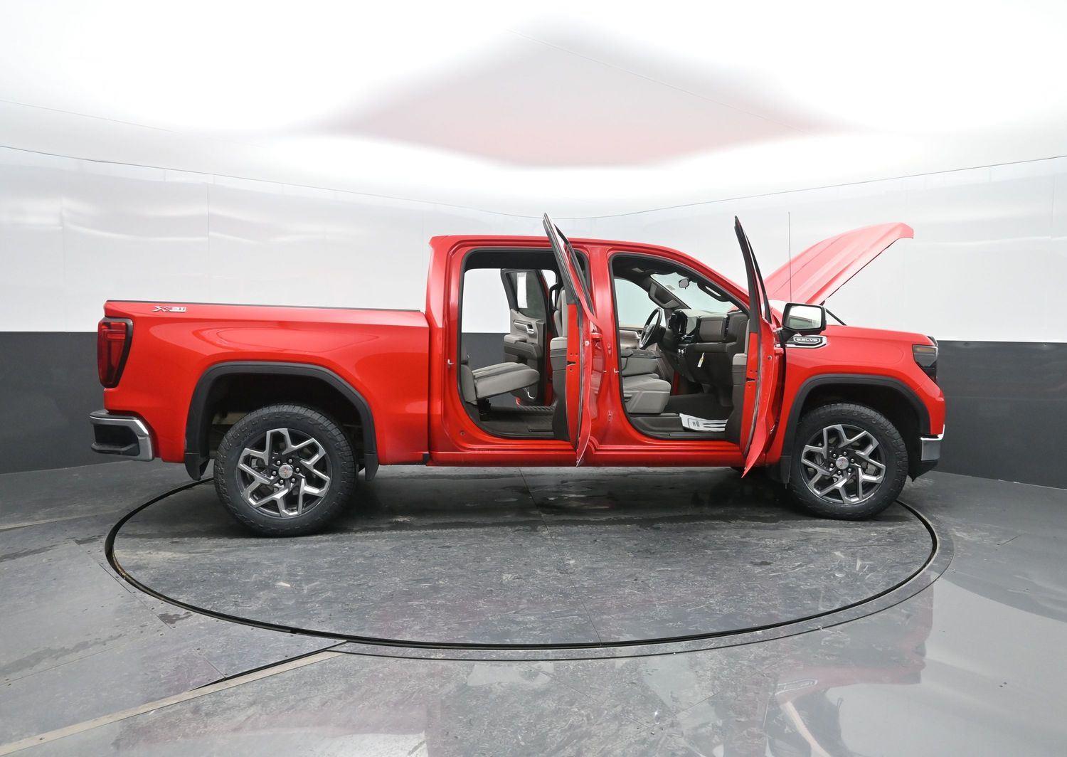 Used 2024 Onyx Black GMC SLE image 47