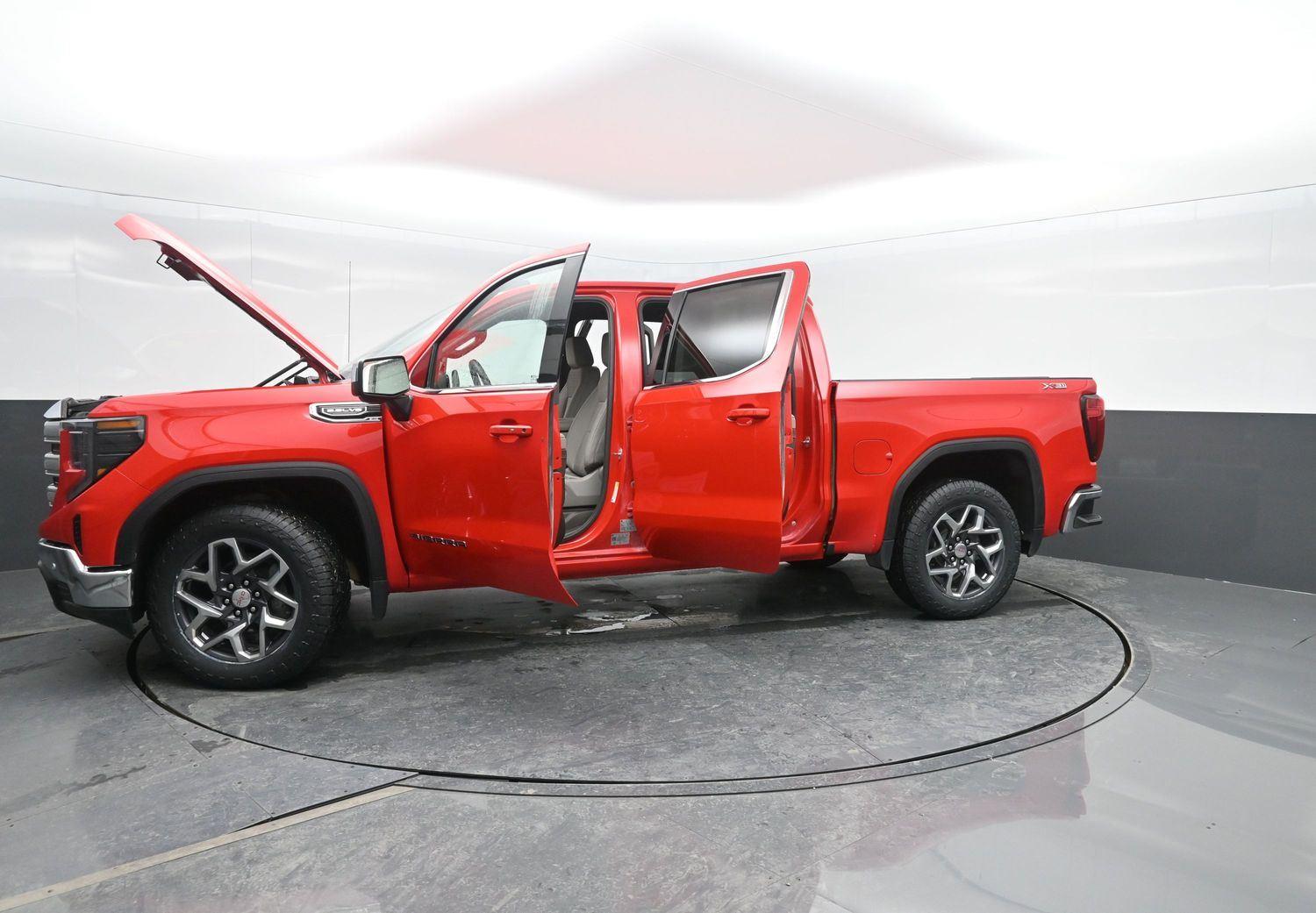 Used 2024 Onyx Black GMC SLE image 48