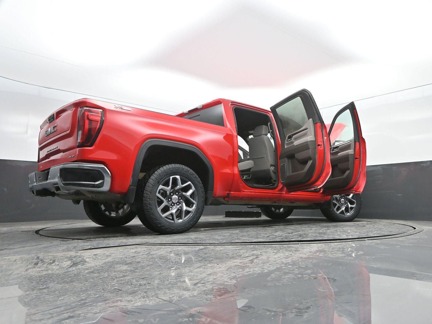 Used 2024 Onyx Black GMC SLE image 49