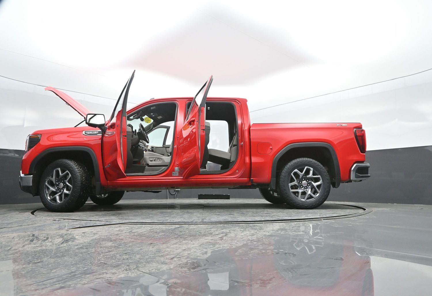 Used 2024 Onyx Black GMC SLE image 50