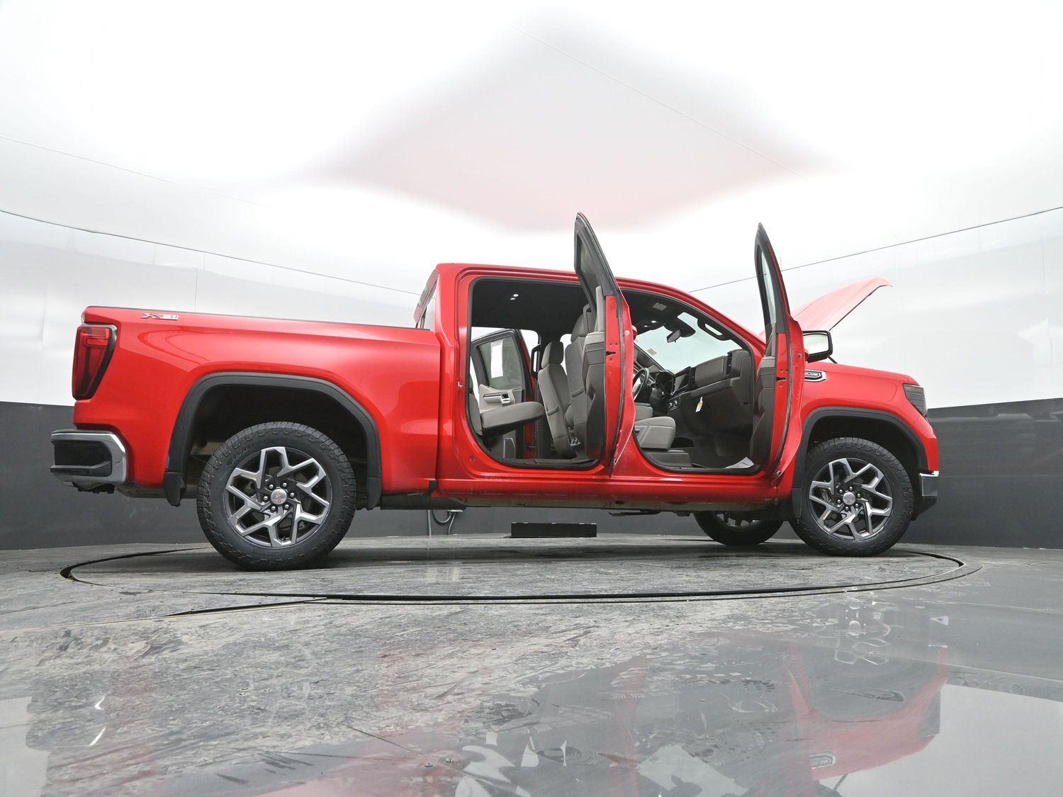 Used 2024 Onyx Black GMC SLE image 51