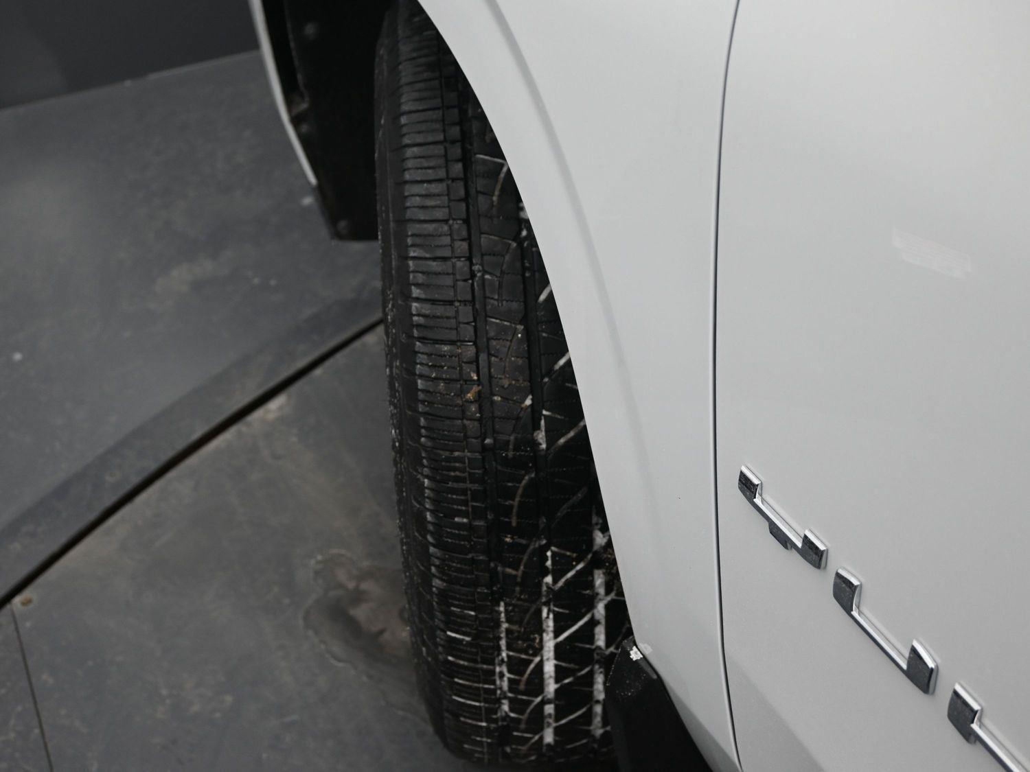 Used 2022 Summit White GMC SLT image 5