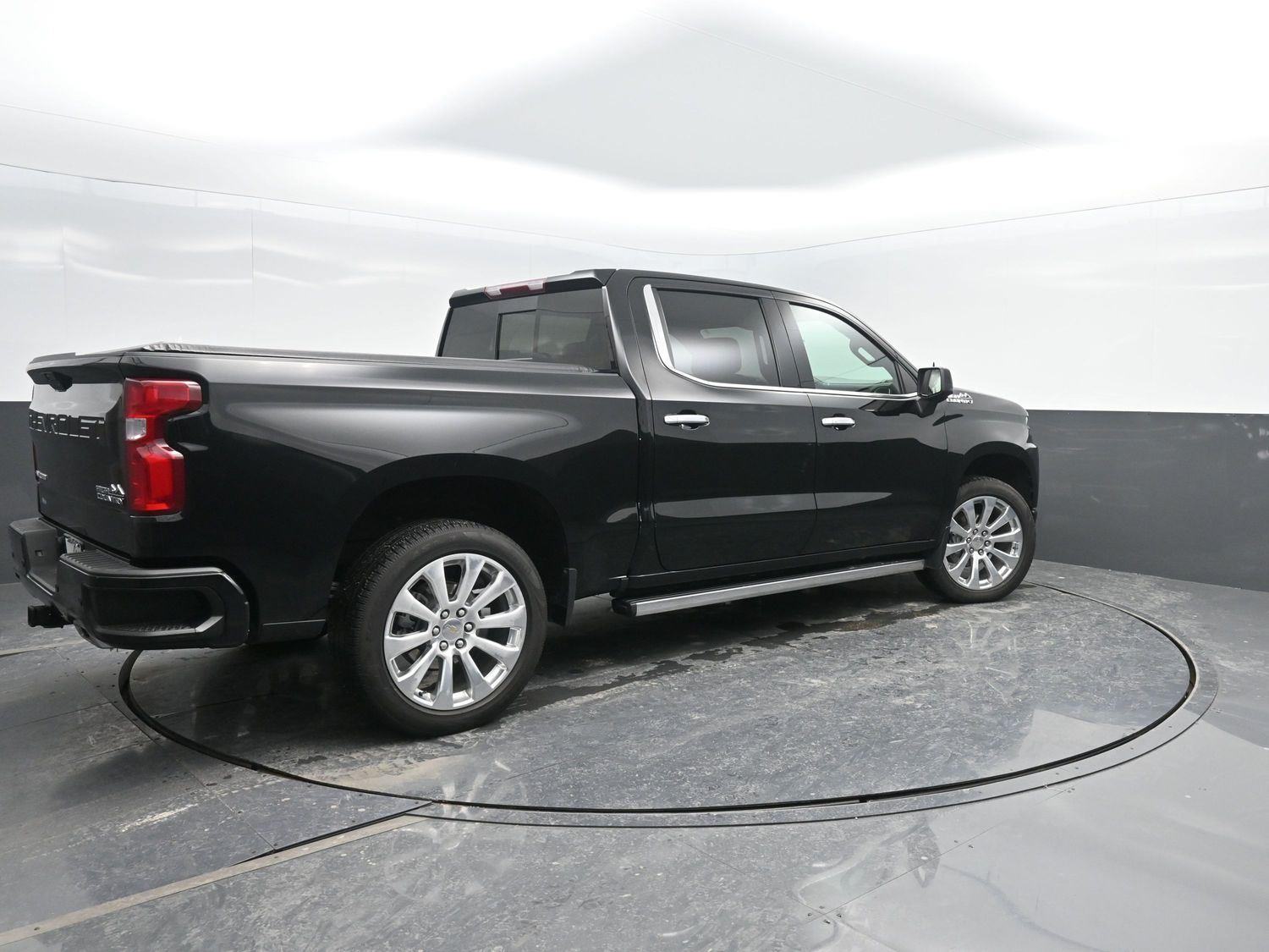 Used 2021 Black Chevrolet High Country image 2