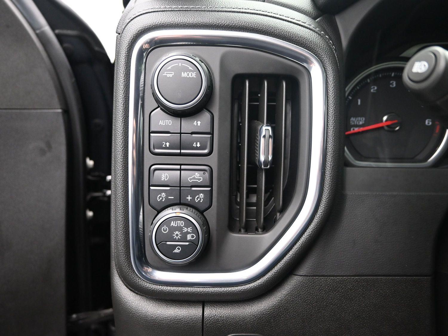 Used 2021 Black Chevrolet High Country image 27