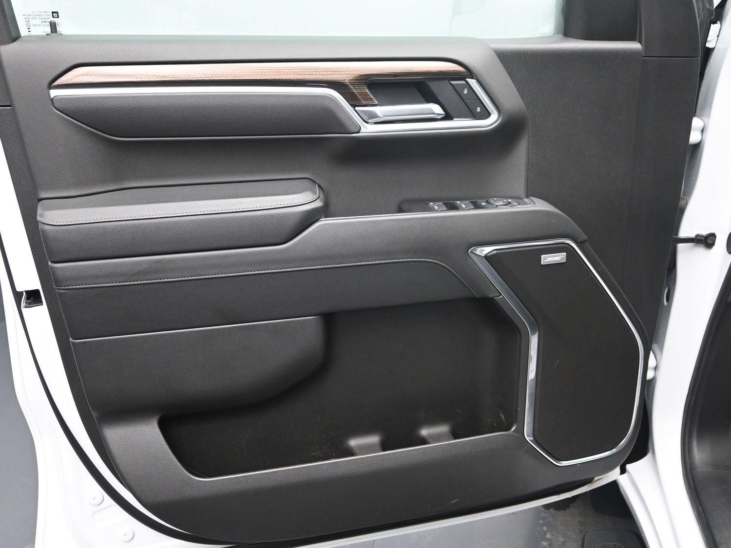 Used 2025 Summit White Chevrolet RST image 21