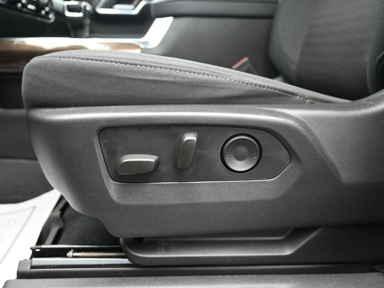 Used 2025 Summit White Chevrolet RST image 22