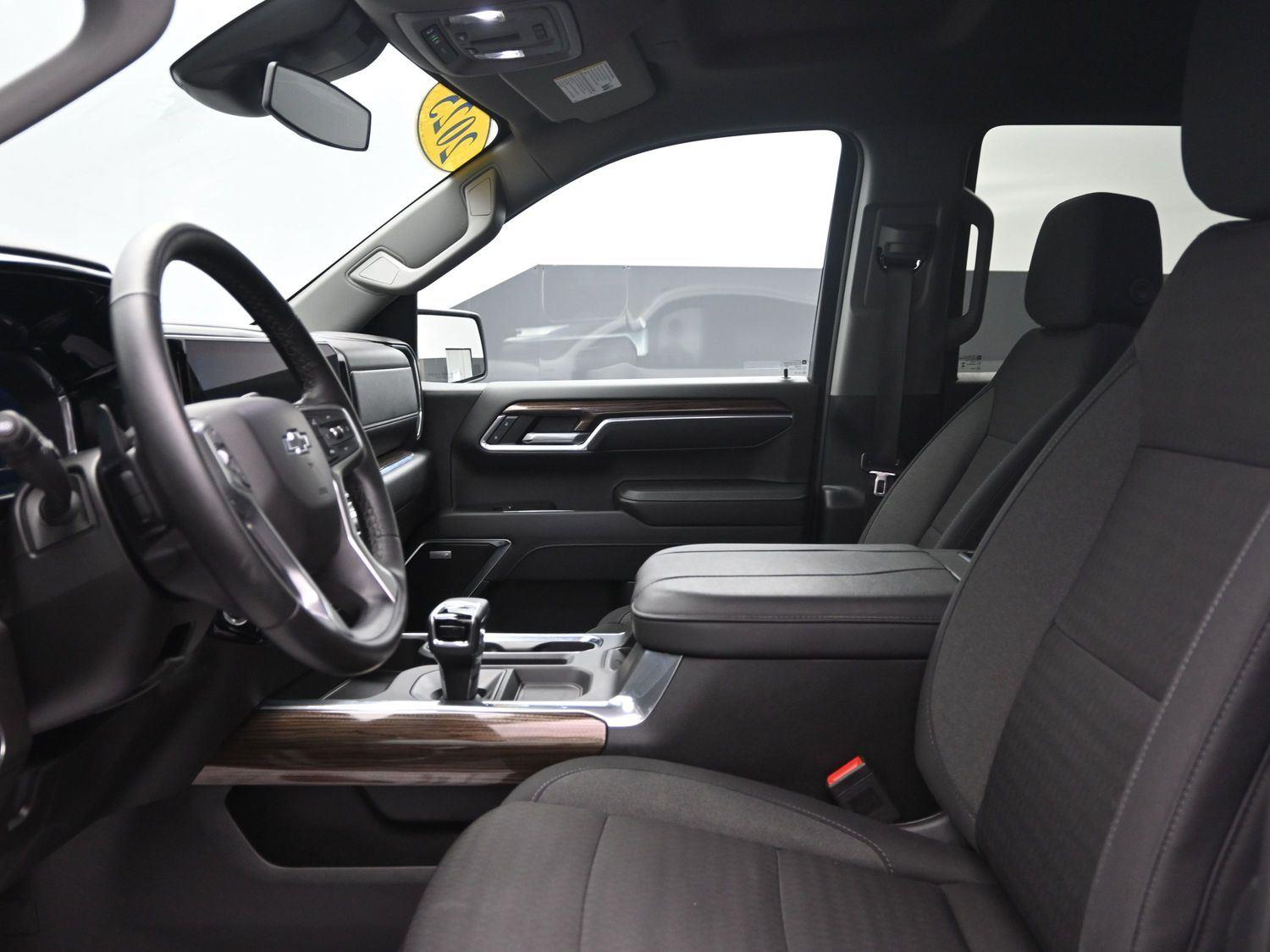 Used 2025 Summit White Chevrolet RST image 23