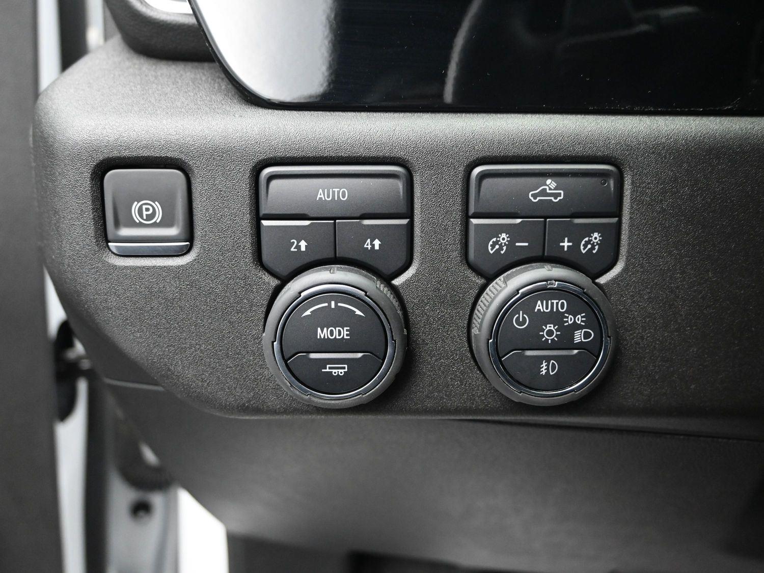 Used 2025 Summit White Chevrolet RST image 24