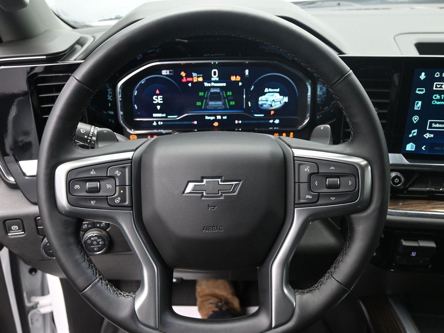 Used 2025 Summit White Chevrolet RST image 25