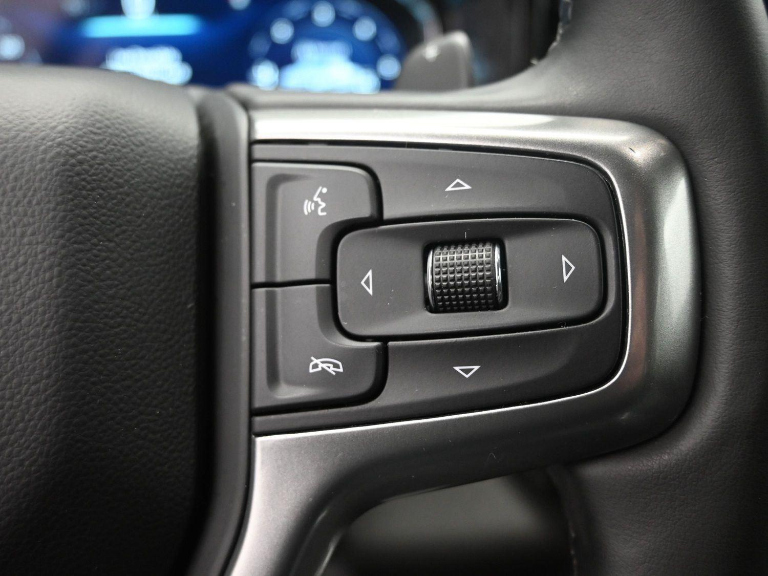 Used 2025 Summit White Chevrolet RST image 27