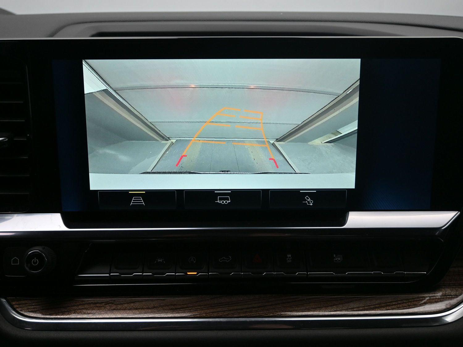 Used 2025 Summit White Chevrolet RST image 31