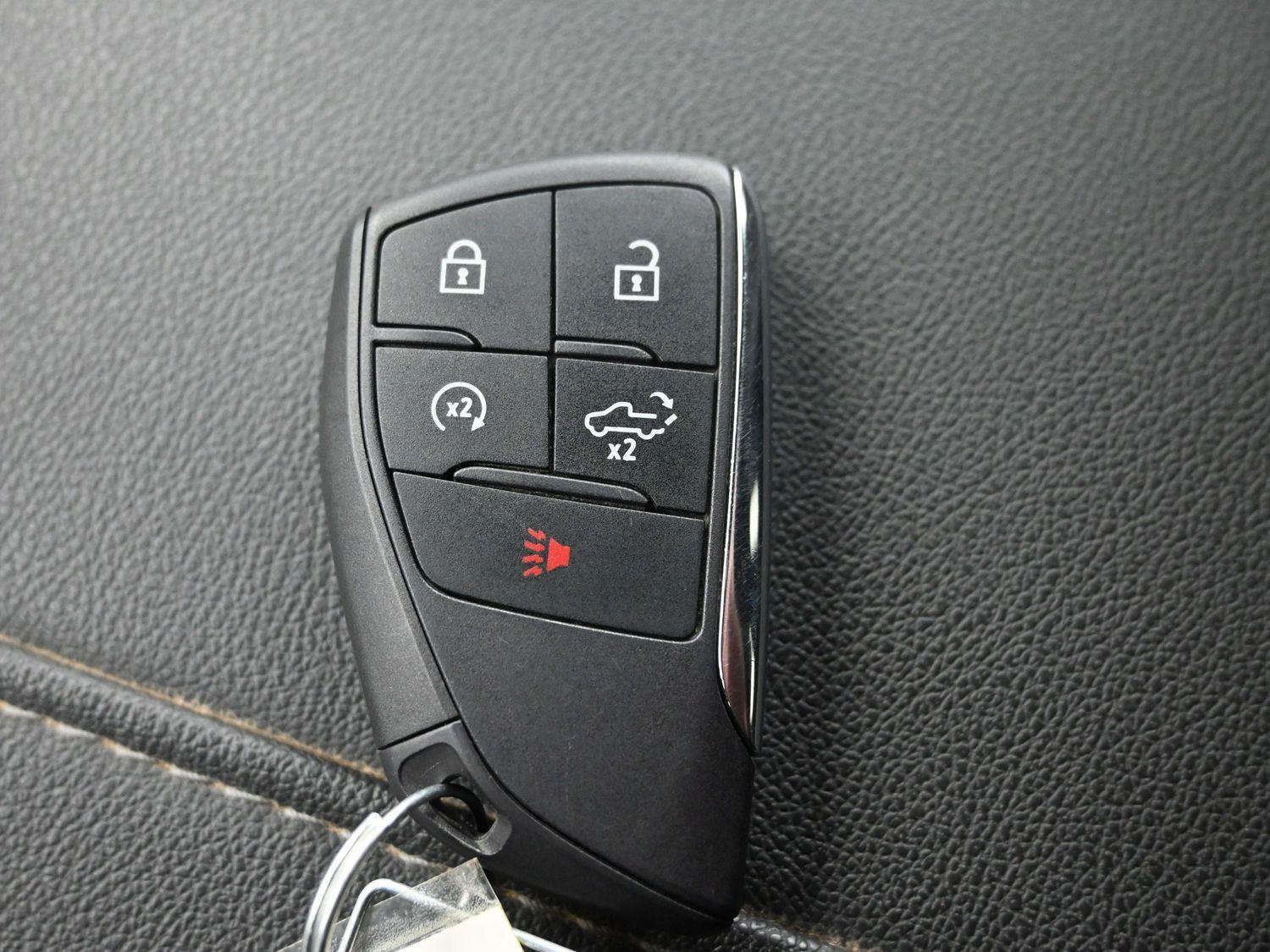 Used 2025 Summit White Chevrolet RST image 36