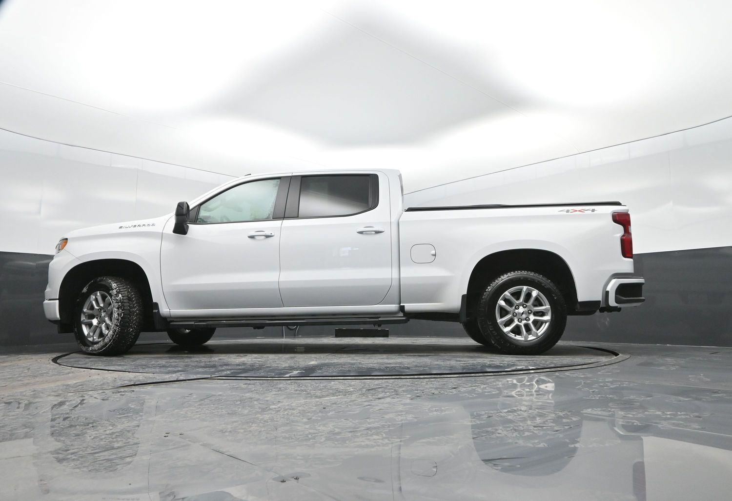 Used 2025 Summit White Chevrolet RST image 37