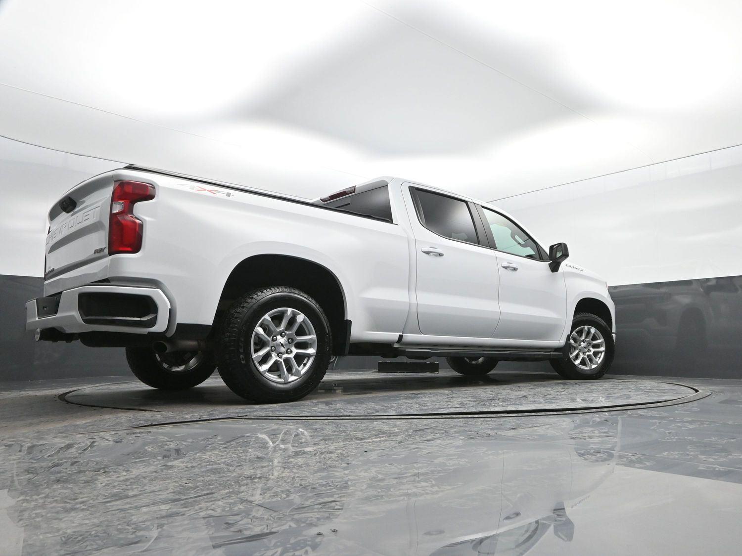 Used 2025 Summit White Chevrolet RST image 38