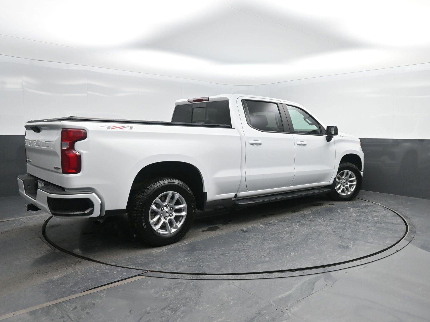 Used 2025 Summit White Chevrolet RST image 2