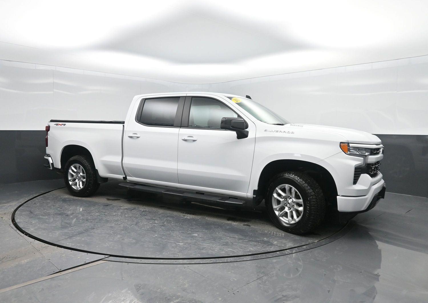 Used 2025 Summit White Chevrolet RST image 4
