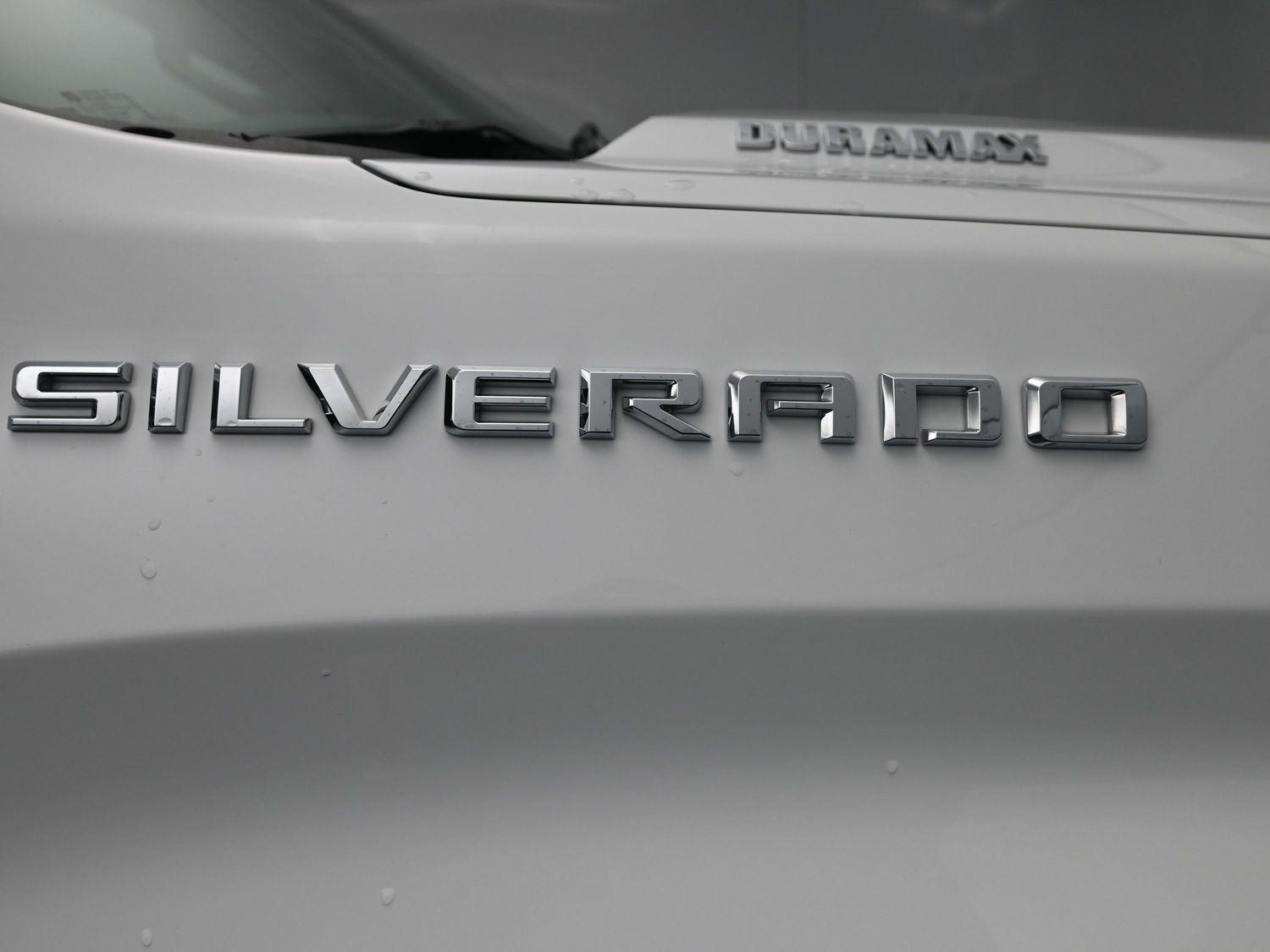 Used 2025 Summit White Chevrolet RST image 7