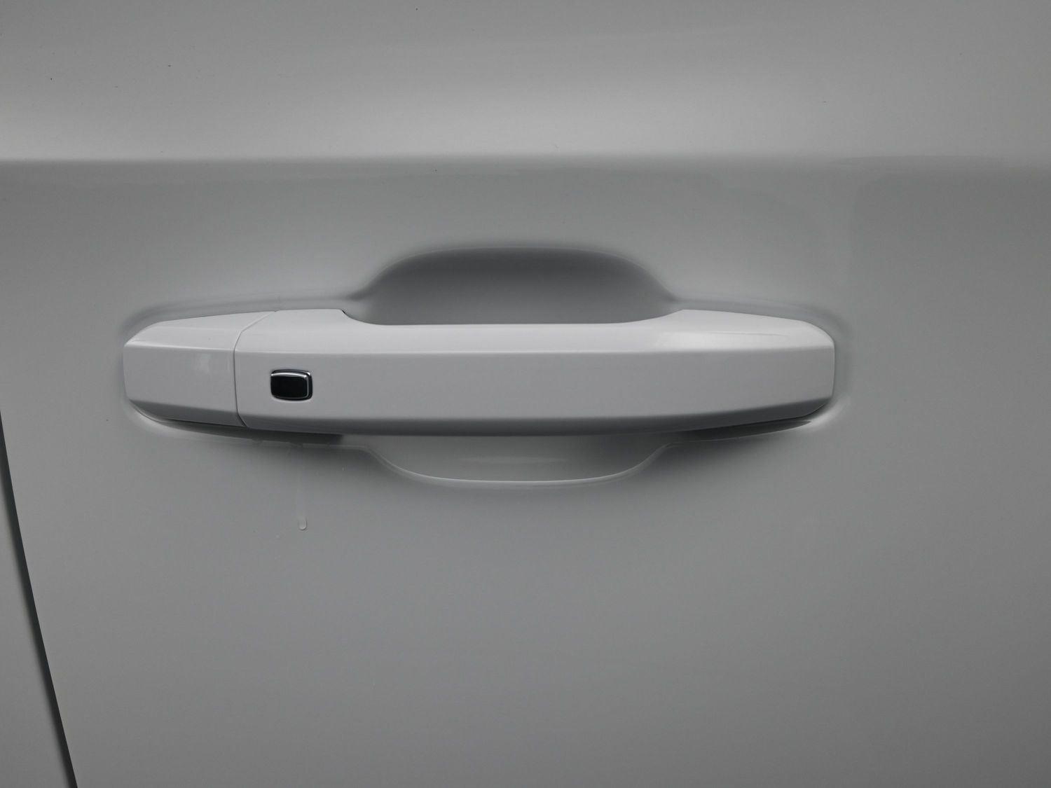 Used 2025 Summit White Chevrolet RST image 8