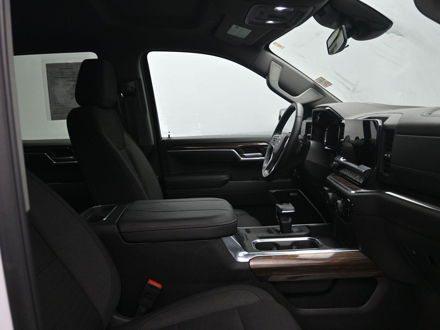 Used 2025 Summit White Chevrolet RST image 11